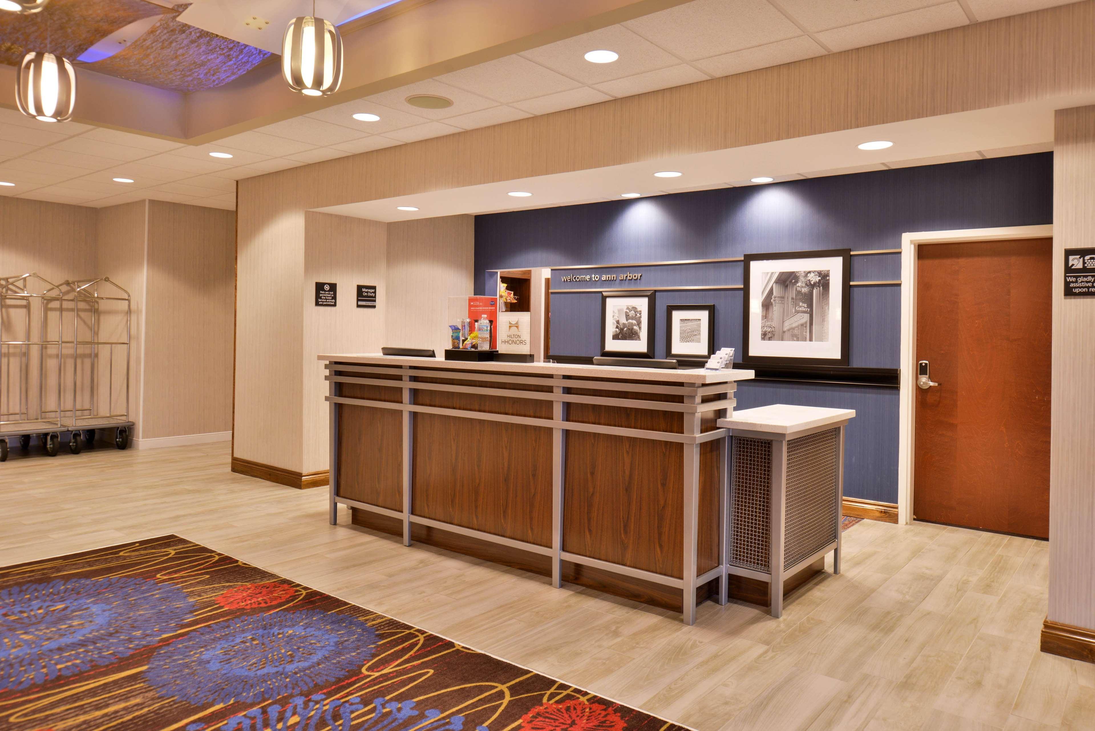 Hampton Inn & Suites Ann Arbor West Exterior photo