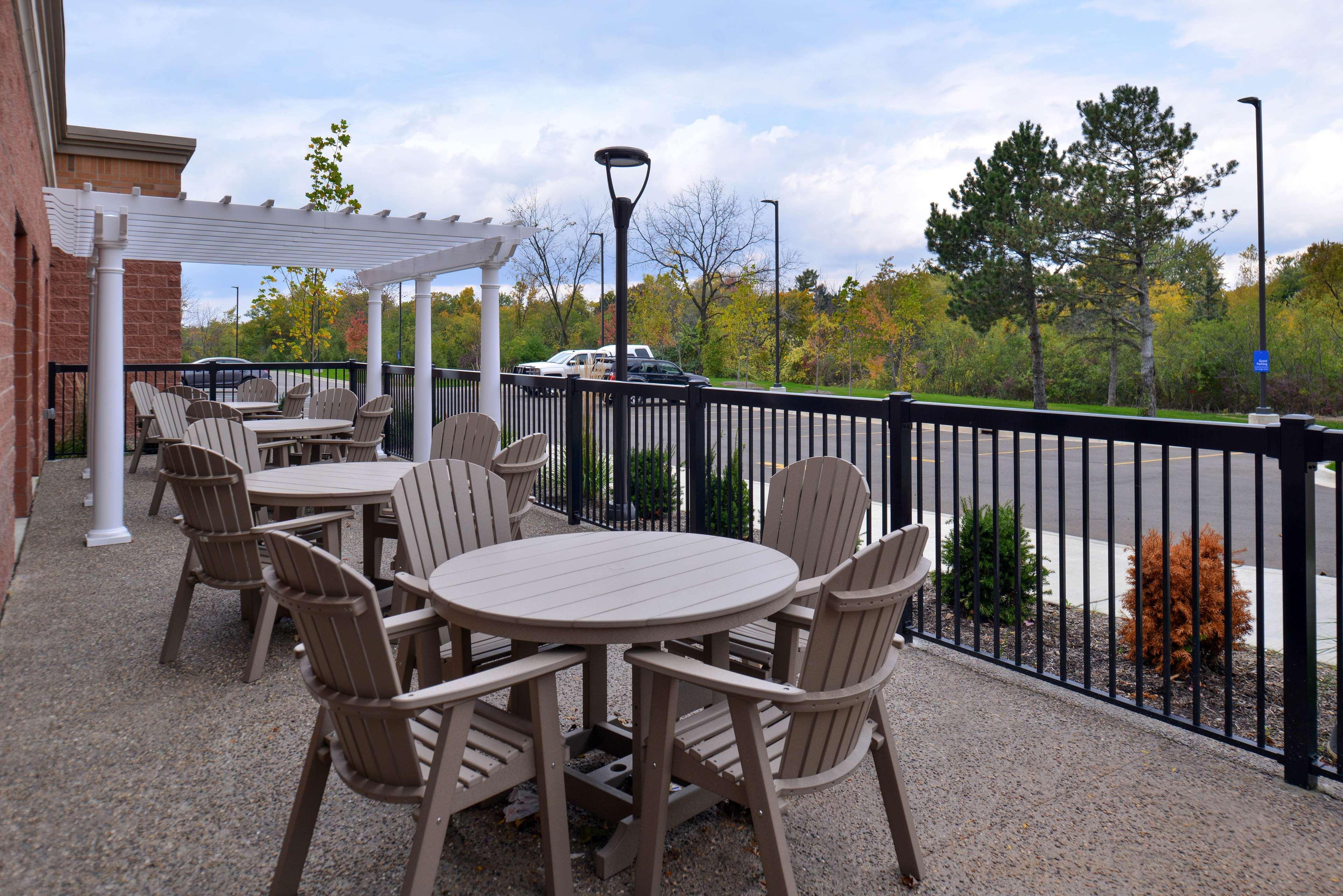 Hampton Inn & Suites Ann Arbor West Exterior photo